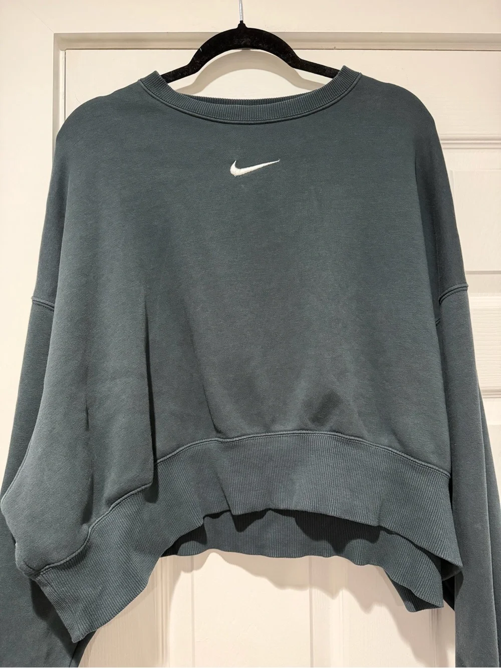 Women’s Nike Phoenix Oversized Crewneck in “Seaweed/Sail” Size Medium 💚